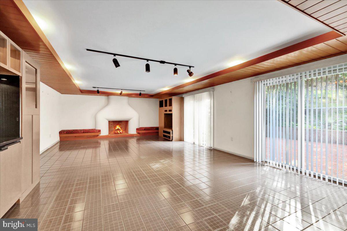 HESSIAN PINES - Residential