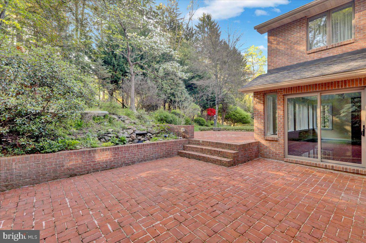 HESSIAN PINES - Residential