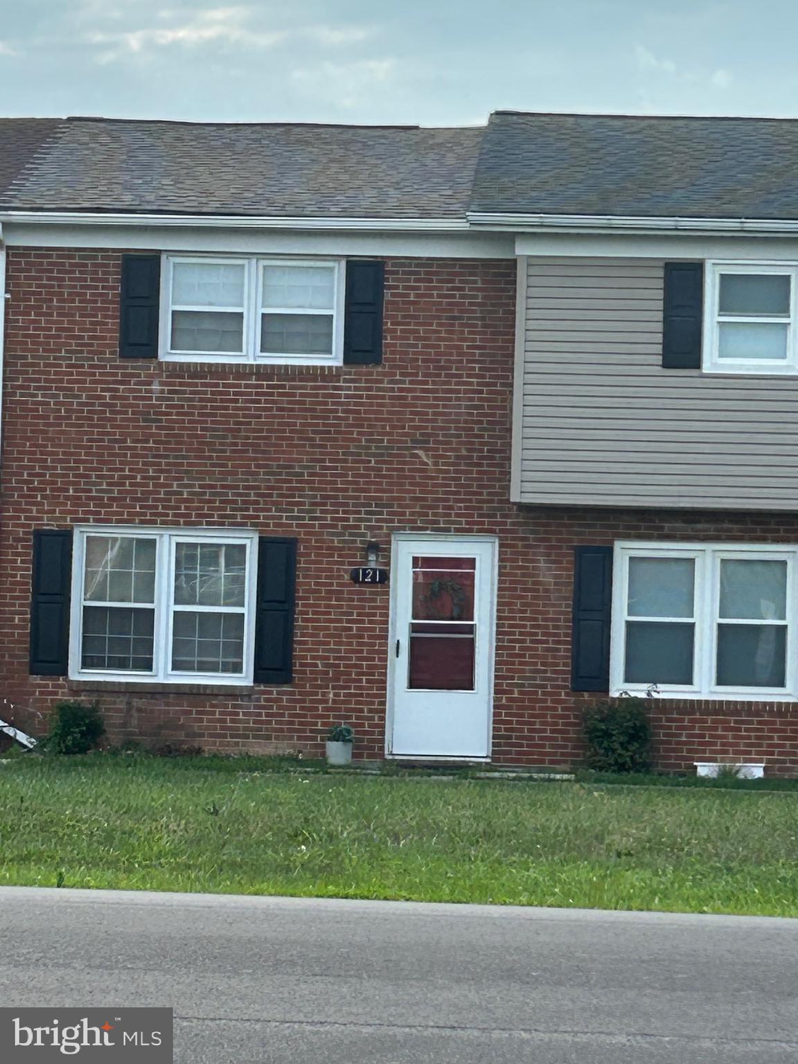 LAKEVIEW TOWNHOMES - Residential Lease