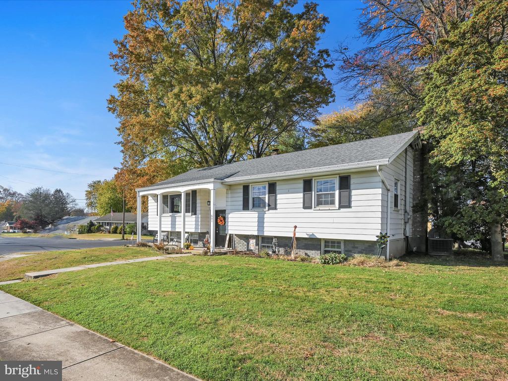 Photo of 601 E Hummelstown Street, Elizabethtown, PA 17022 (MLS # PALA2043050)