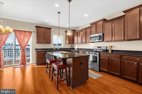 Townhouse For Sale - 541 Bluffton Drive<br/> GLEN BURNIE, MD 21060