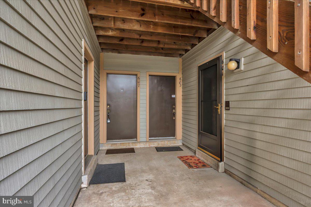 607 WOODHOLLOW DRIVE