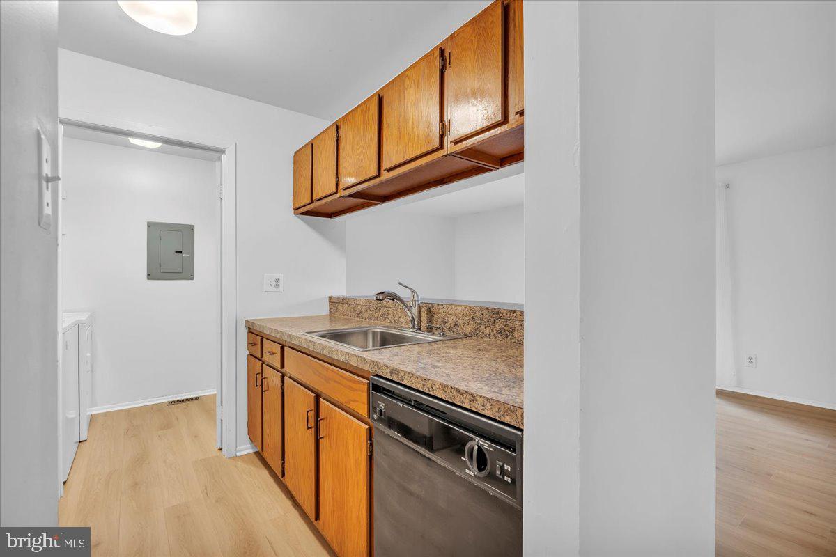 607 WOODHOLLOW DRIVE