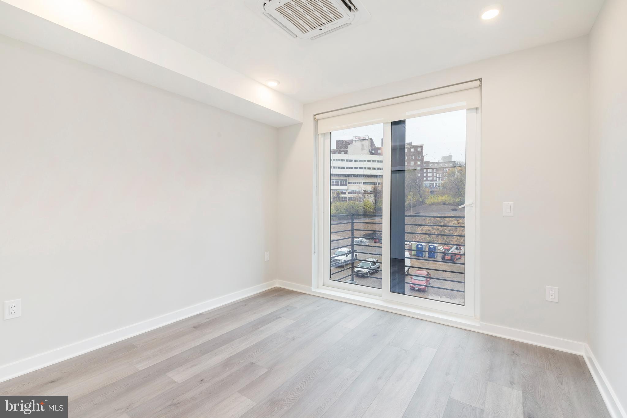 EAST FALLS - Residential Lease