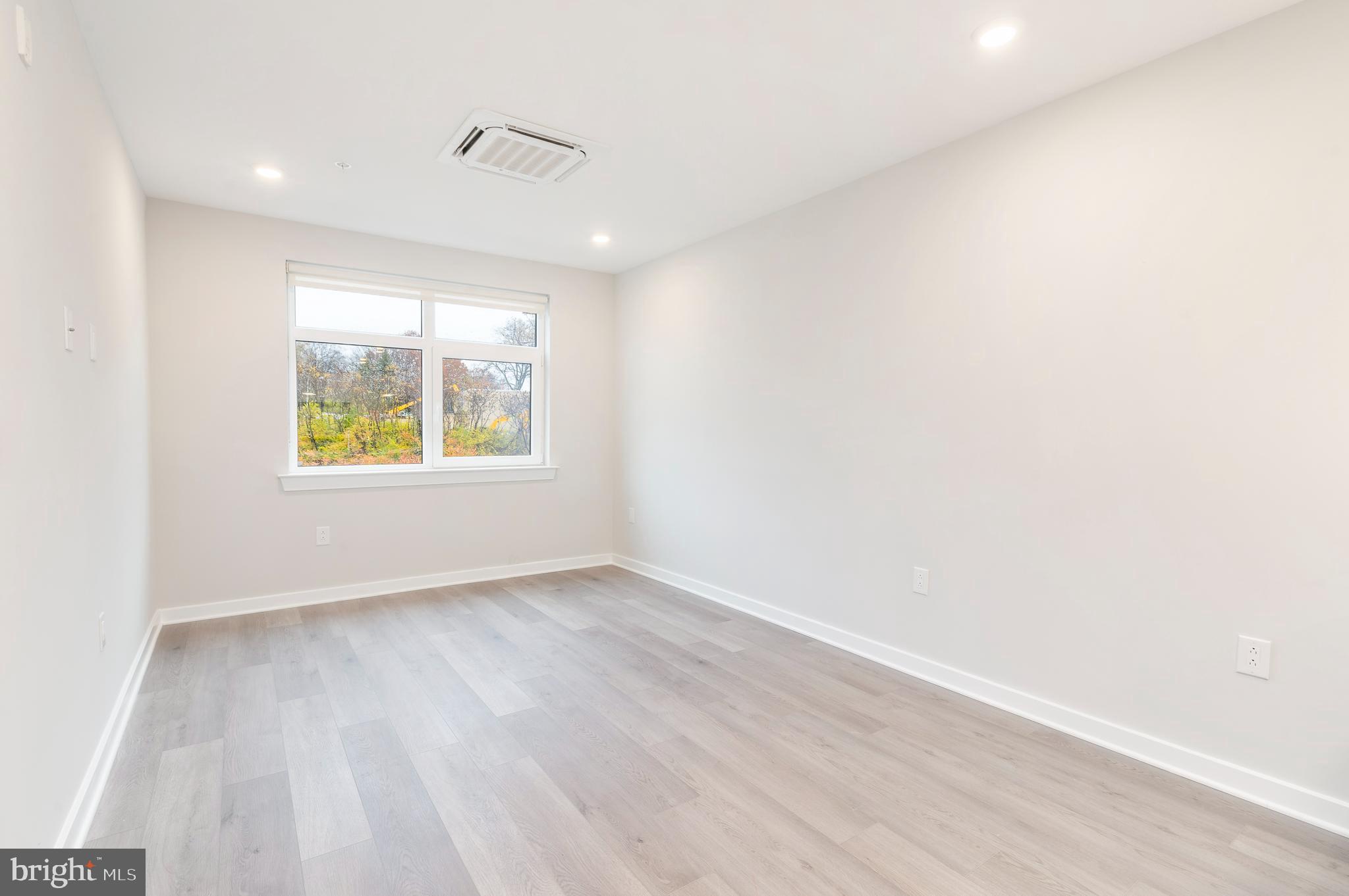 EAST FALLS - Residential Lease