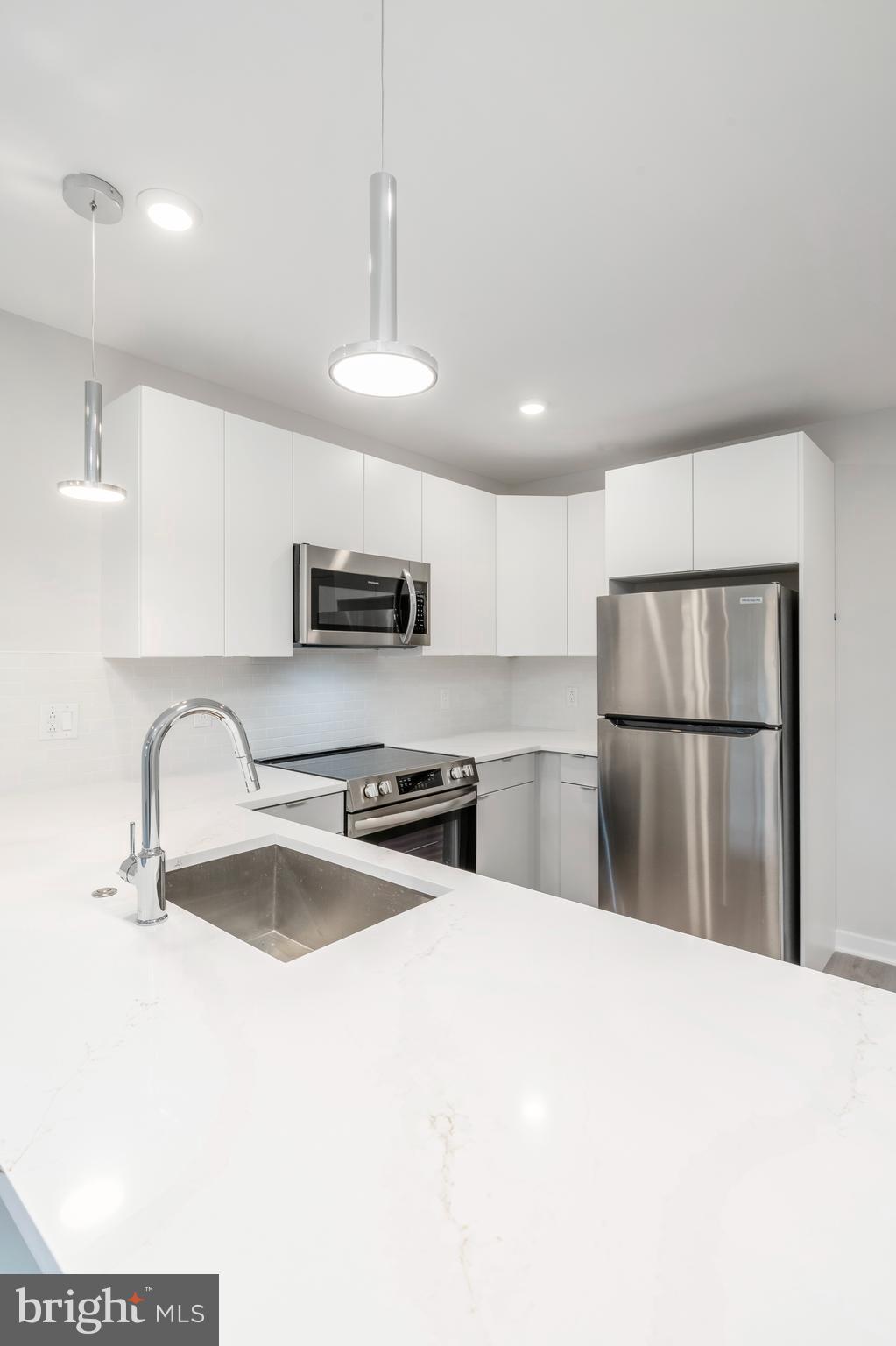 EAST FALLS - Residential Lease