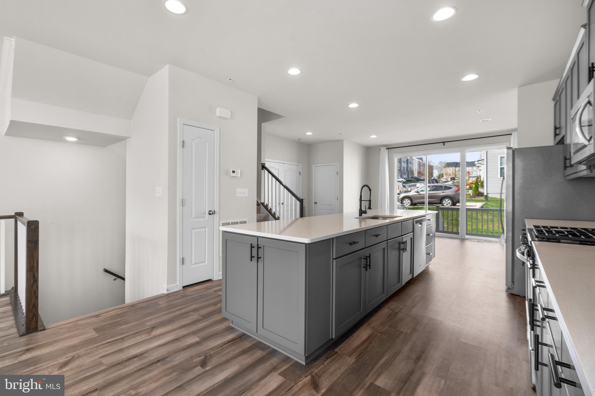 LAUREL OVERLOOK - Residential