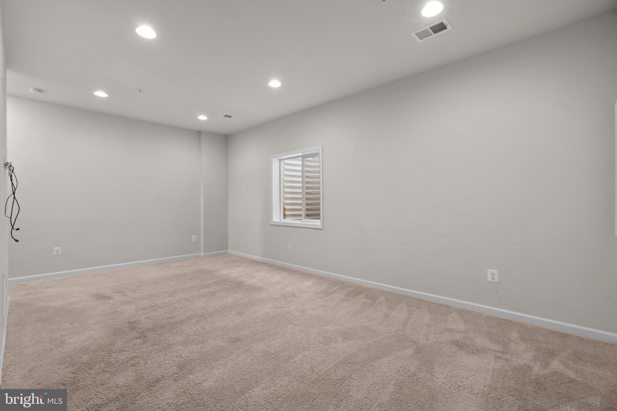 LAUREL OVERLOOK - Residential