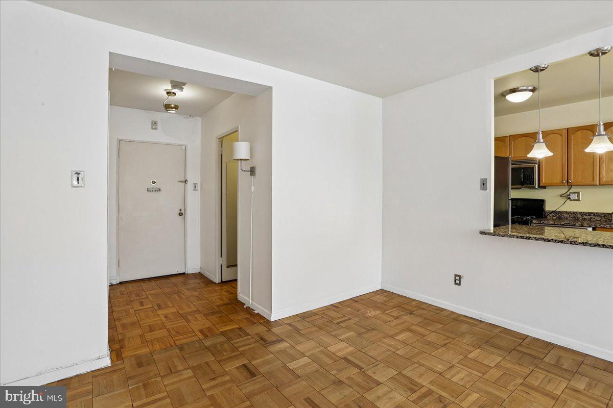 2475 VIRGINIA NW 220