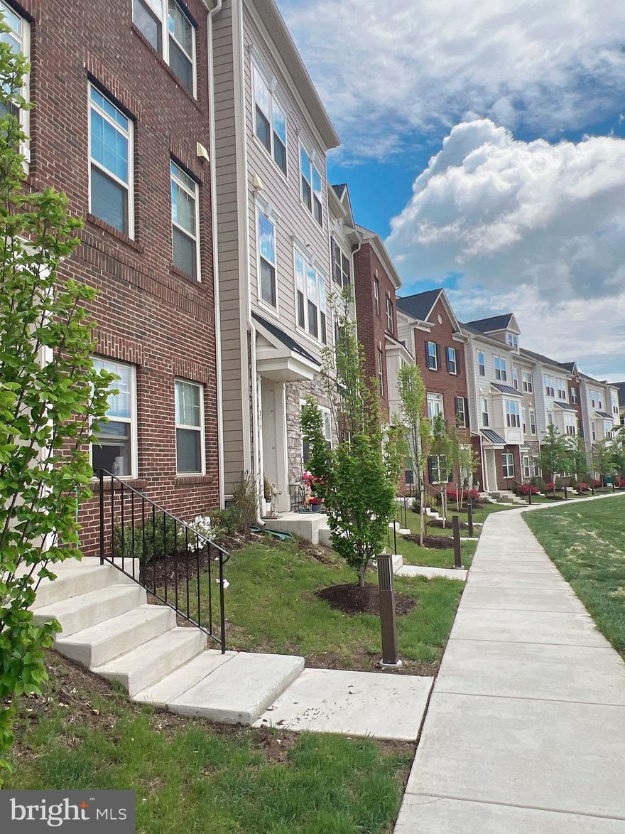 Stunning legal 4--Bedroom 4 Baths Townhome in Leesburg
Experience modern luxury in this beautifully crafted, almost brand-new townhouse by Dream Finders Homes, the 2023  National Builder of the Year. Located in the heart of Leesburg, this spacious 4-bedroom, 3.5-bathroom home offers the perfect blend of elegance, comfort, and convenience.
Key Features:
- Open-Concept Main Level: Gourmet kitchen with large center island, premium finishes, and plenty of space to entertain
- Luxury Primary Suite: Spa-inspired bathroom designed for relaxation
- Versatile Lower Level: Private home office and full bath, ideal for remote work or hosting overnight visitors
- Outdoor Living: Private deck for relaxation and entertainment
- Convenience: 2-car rear-load garage and proximity to shopping, commuter routes, local wineries, and breweries
Prime Location: Enjoy the charm of Leesburg, with easy access to shopping, dining, and entertainment options. Don't miss your chance to own a home by one of the  premier builders