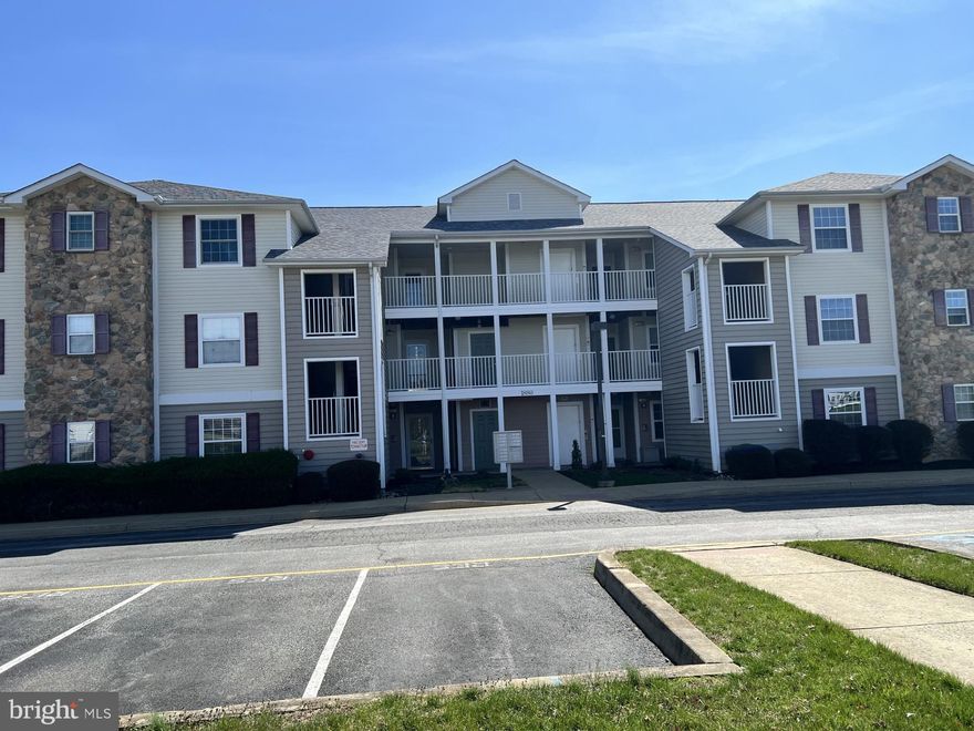 Beautiful 3rd floor condo wtih elevator access to unit with open floor plan and  2 bedrooms and 2 baths located in Appoquinimink School District.  This unit boasts the best views in the community with a screened in porch and balcony.  Freshly painted and new carpet throughout. Primary bedroom has a walk-in closet and bath that has double vanity and  fiberglass shower stall with seat. More updates include brand new dishwasher, new HVAC and stackable washer/dryer combo in  '24. Condo fee covers trash pick-up, landscaping, snow removal and exterior maintenance.  Nothing for the new owner to do but move right in and enjoy the golf course views in a beuatiful and quiet community and just minutes away from everything you need.  Reserved parking for two spots and club memberships are available for golf, tennis and pool. Previous owners used this unit as a rental with condo association approval.