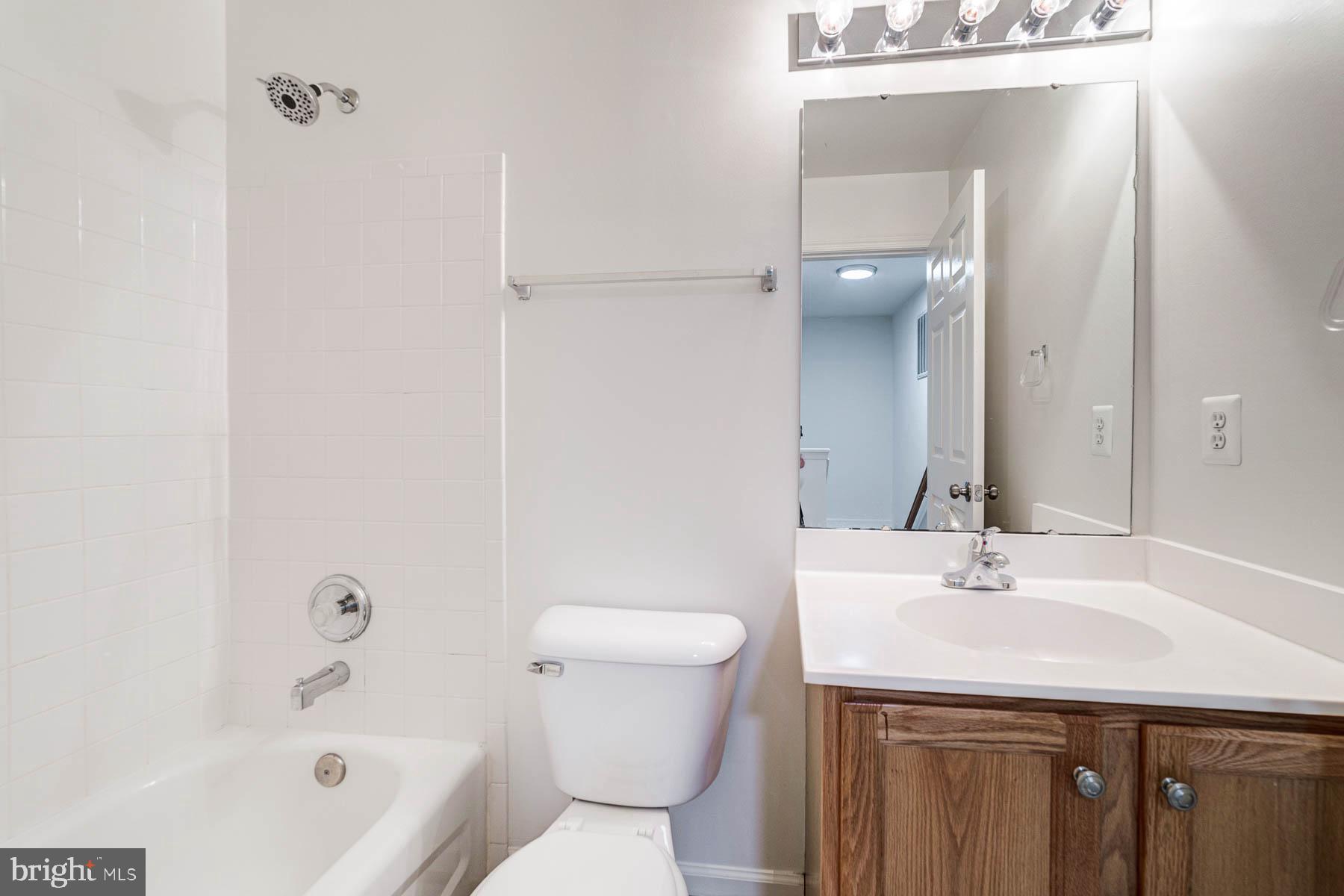 SUMMERS GROVE - Residential Lease