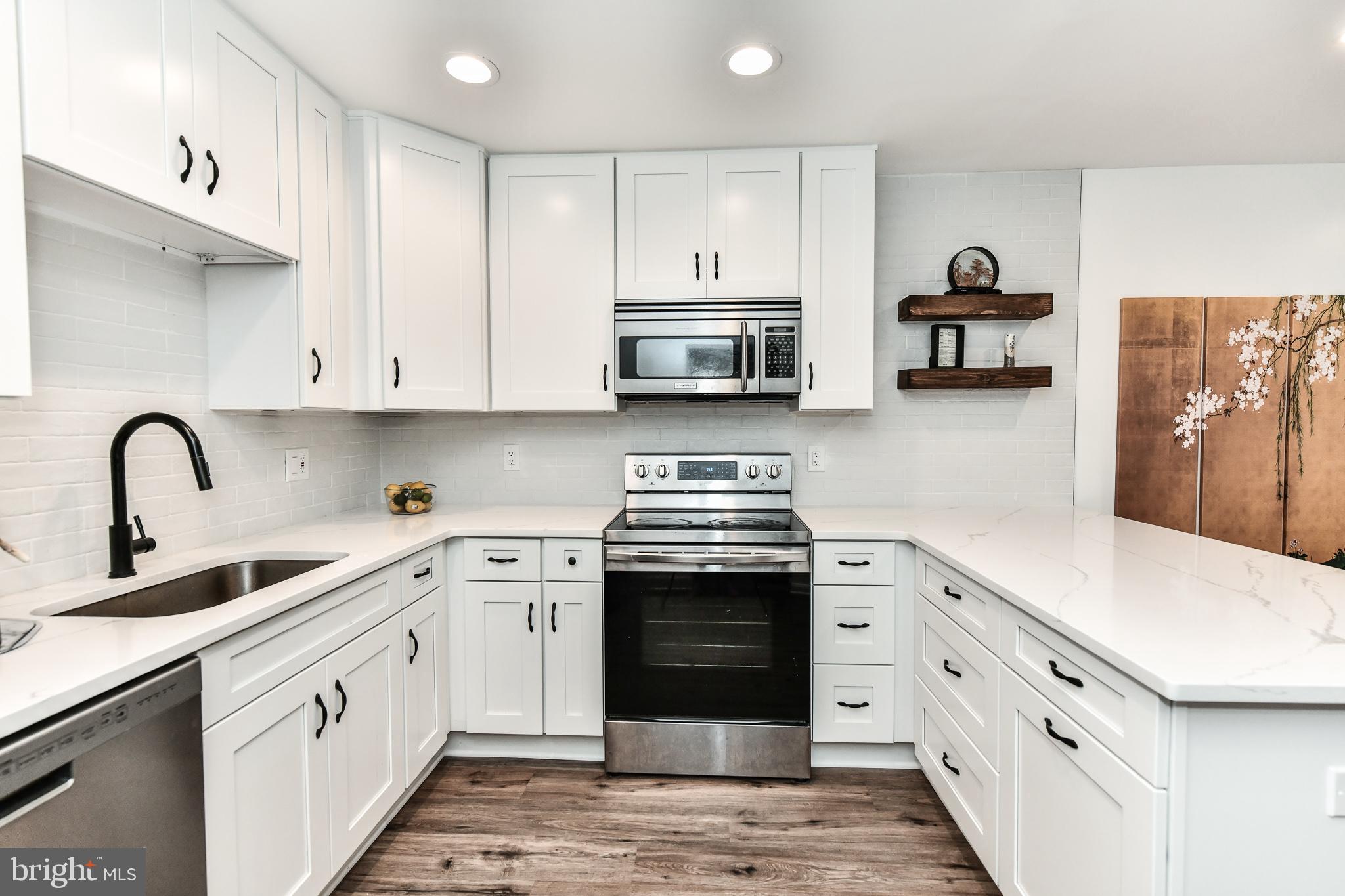 STAFFORD SQUARE - Residential Lease