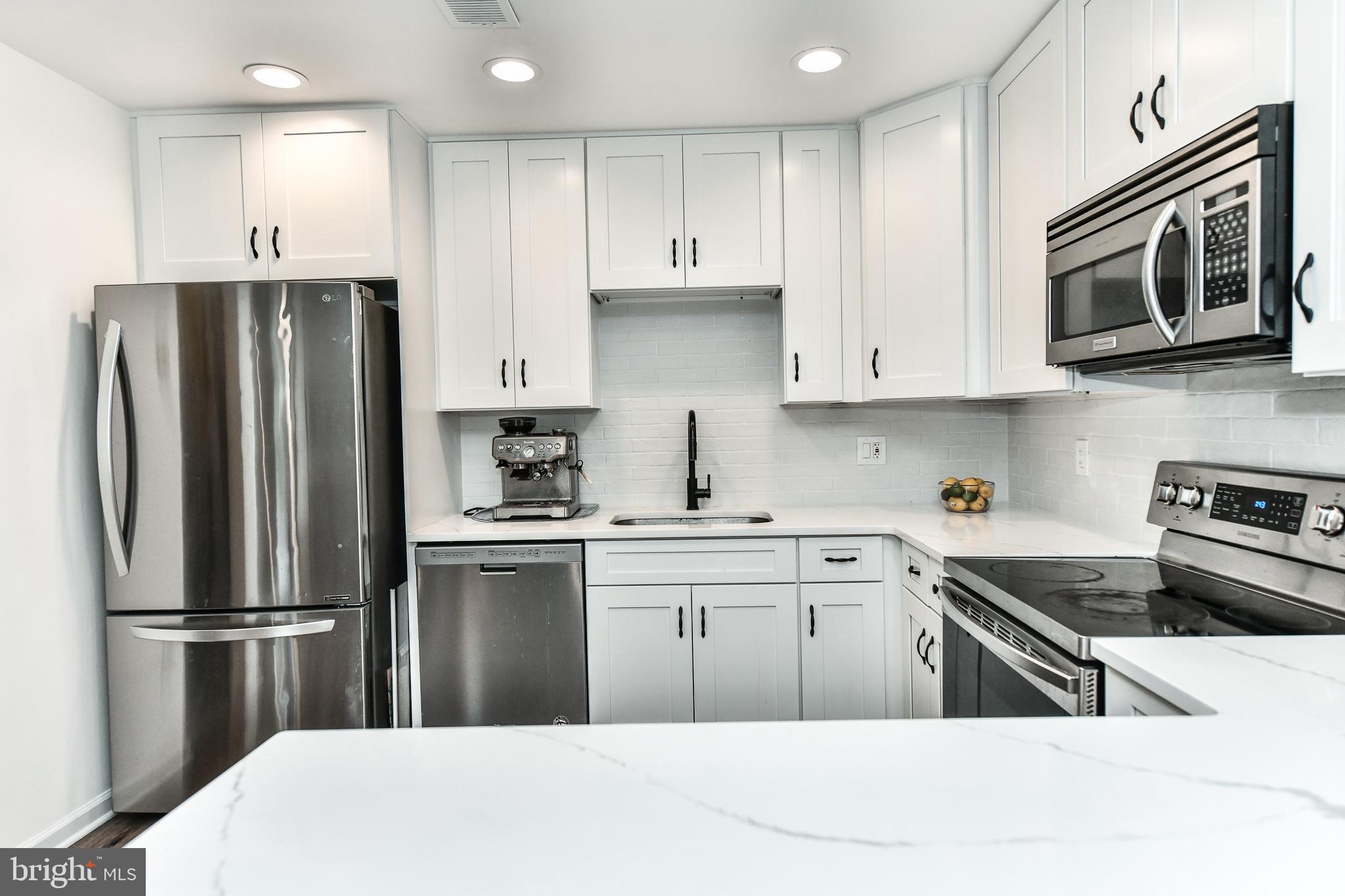 STAFFORD SQUARE - Residential Lease