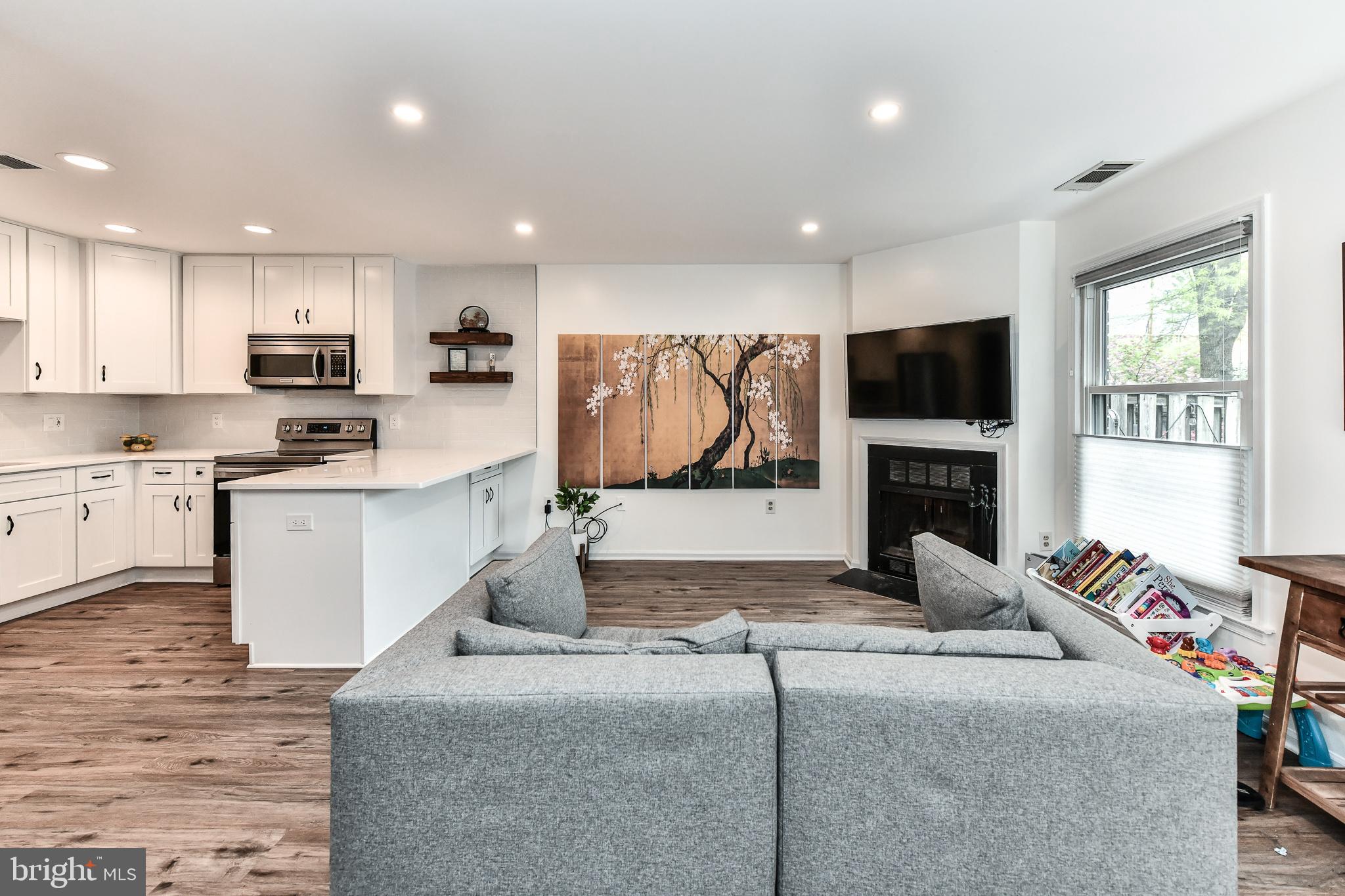 STAFFORD SQUARE - Residential Lease