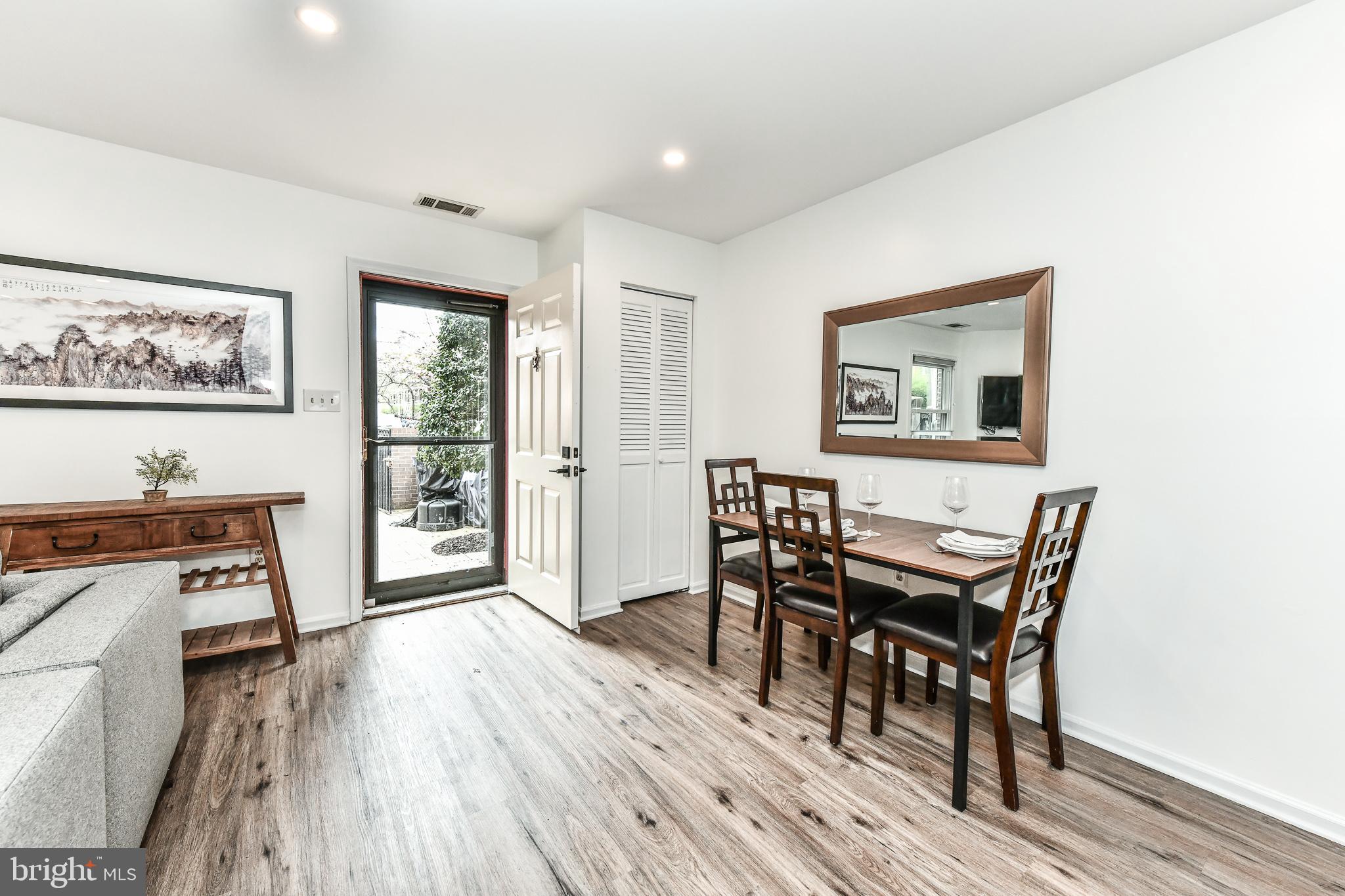 STAFFORD SQUARE - Residential Lease