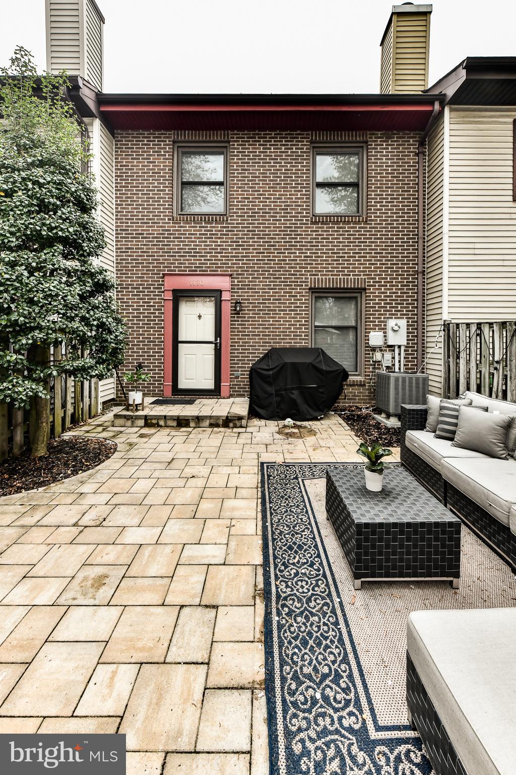 STAFFORD SQUARE - Residential Lease