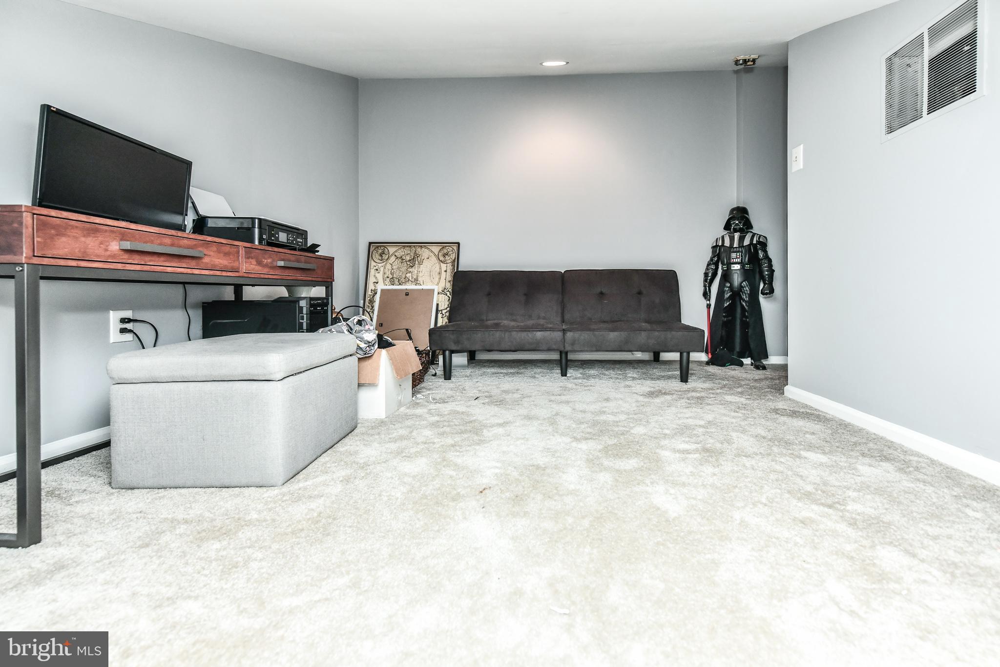 STAFFORD SQUARE - Residential Lease