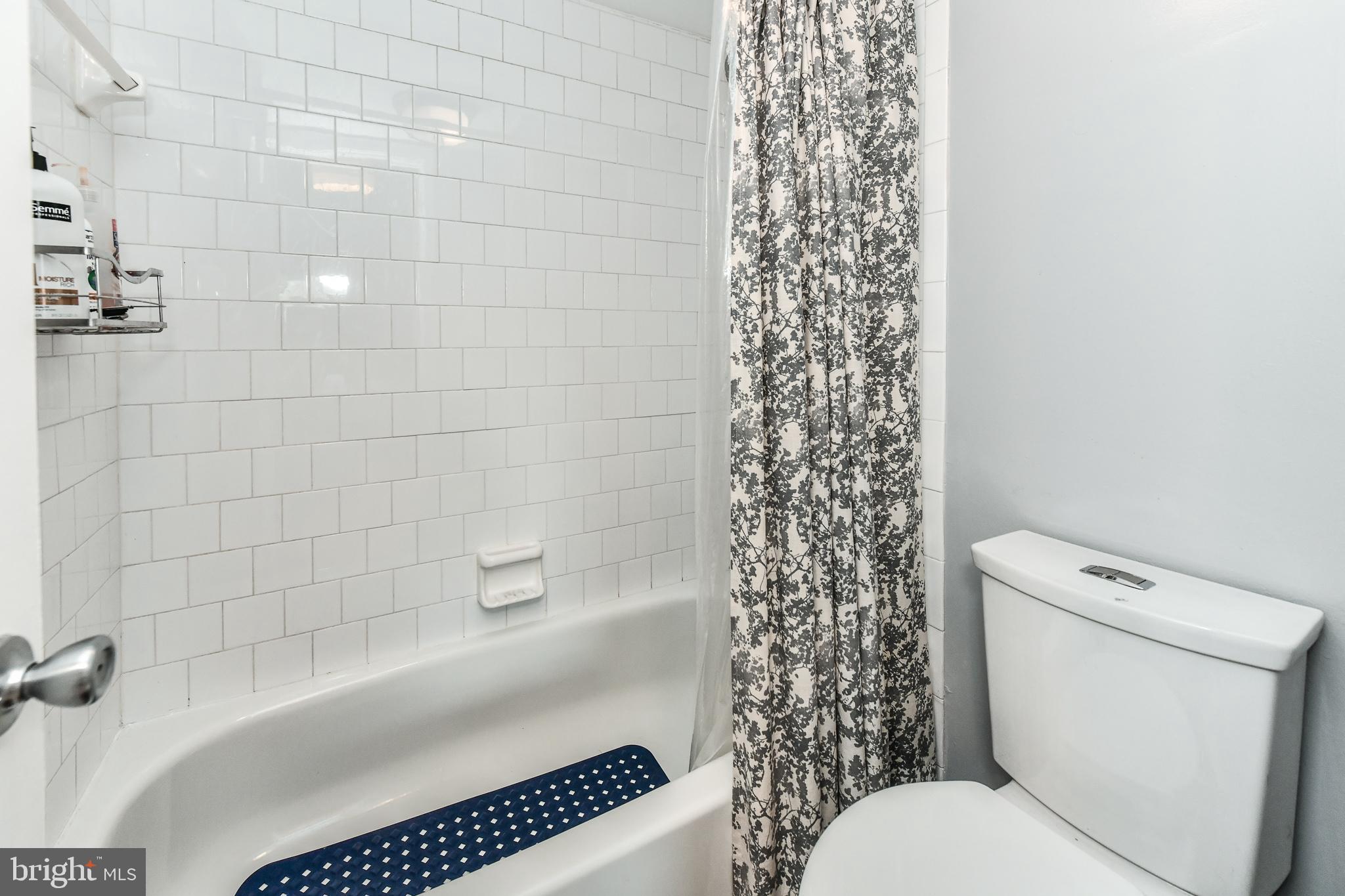 STAFFORD SQUARE - Residential Lease