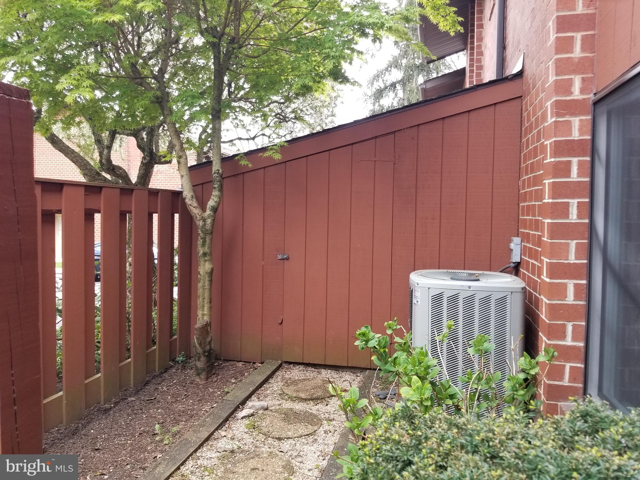 1004 WORTHINGTON DRIVE
