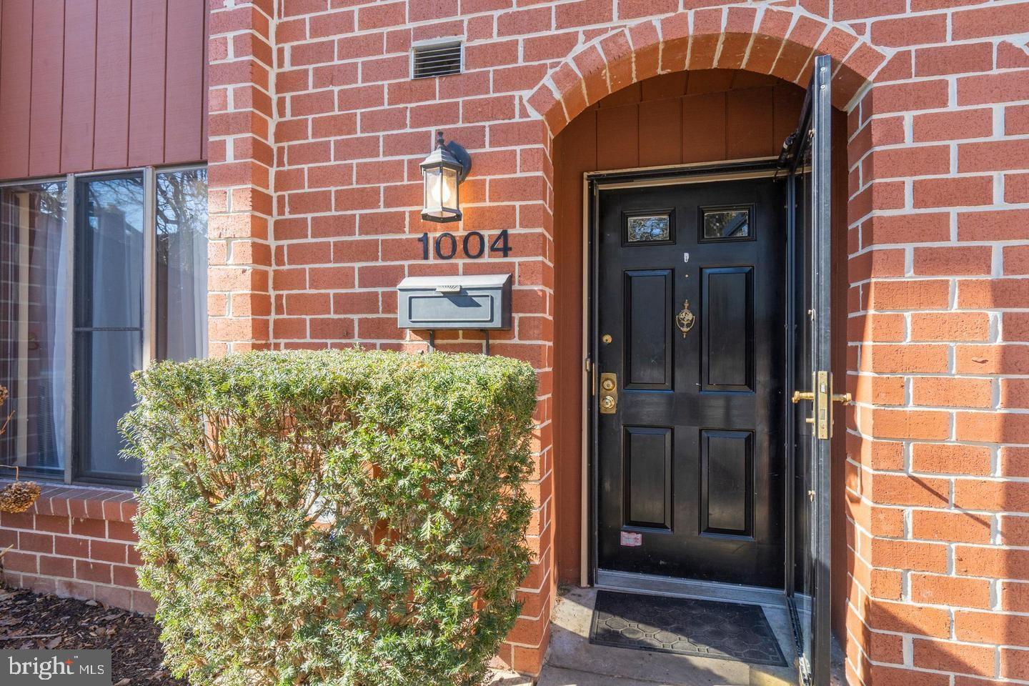 1004 WORTHINGTON DRIVE