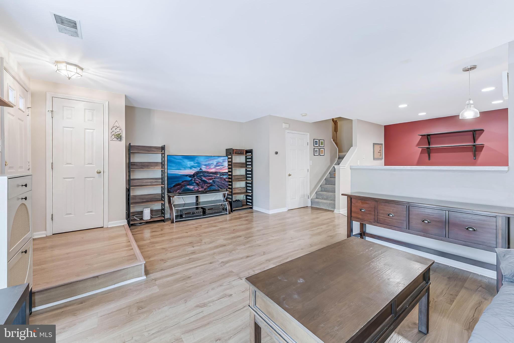 WELLINGTON/CLOVERHILL - Residential