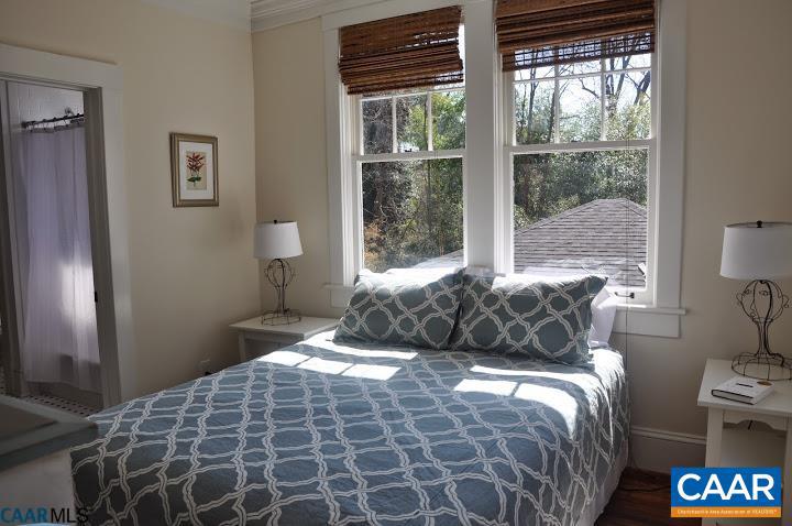 RUGBY - Residential Lease