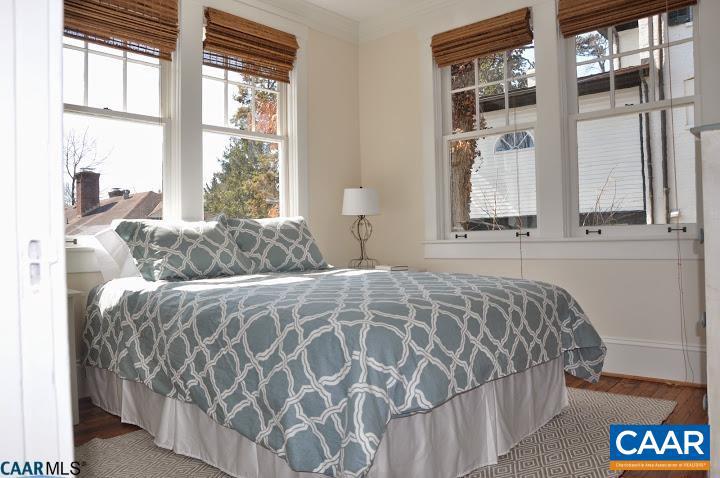 RUGBY - Residential Lease