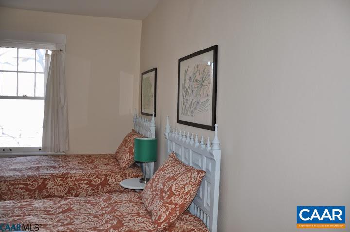 RUGBY - Residential Lease