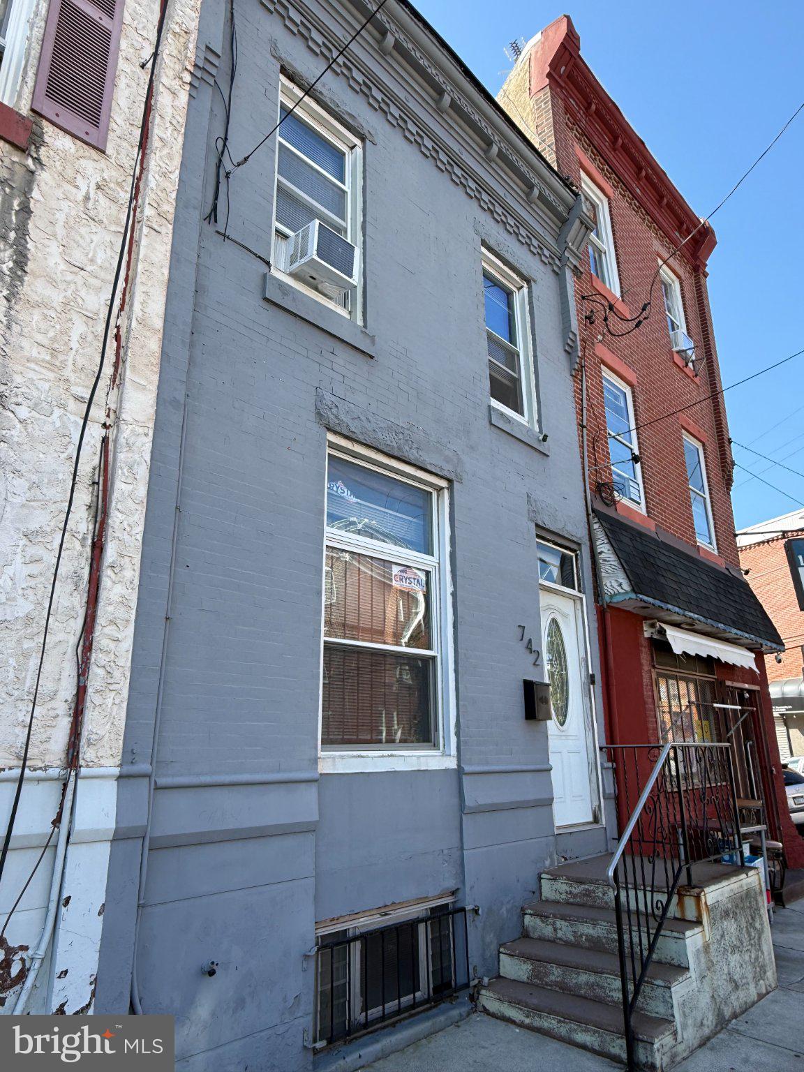 742 W MOYAMENSING AVENUE