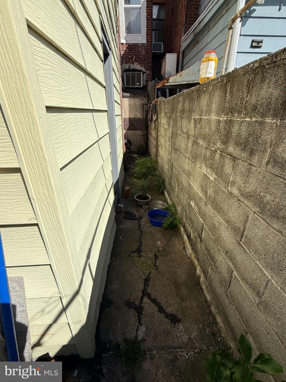 742 W MOYAMENSING AVENUE