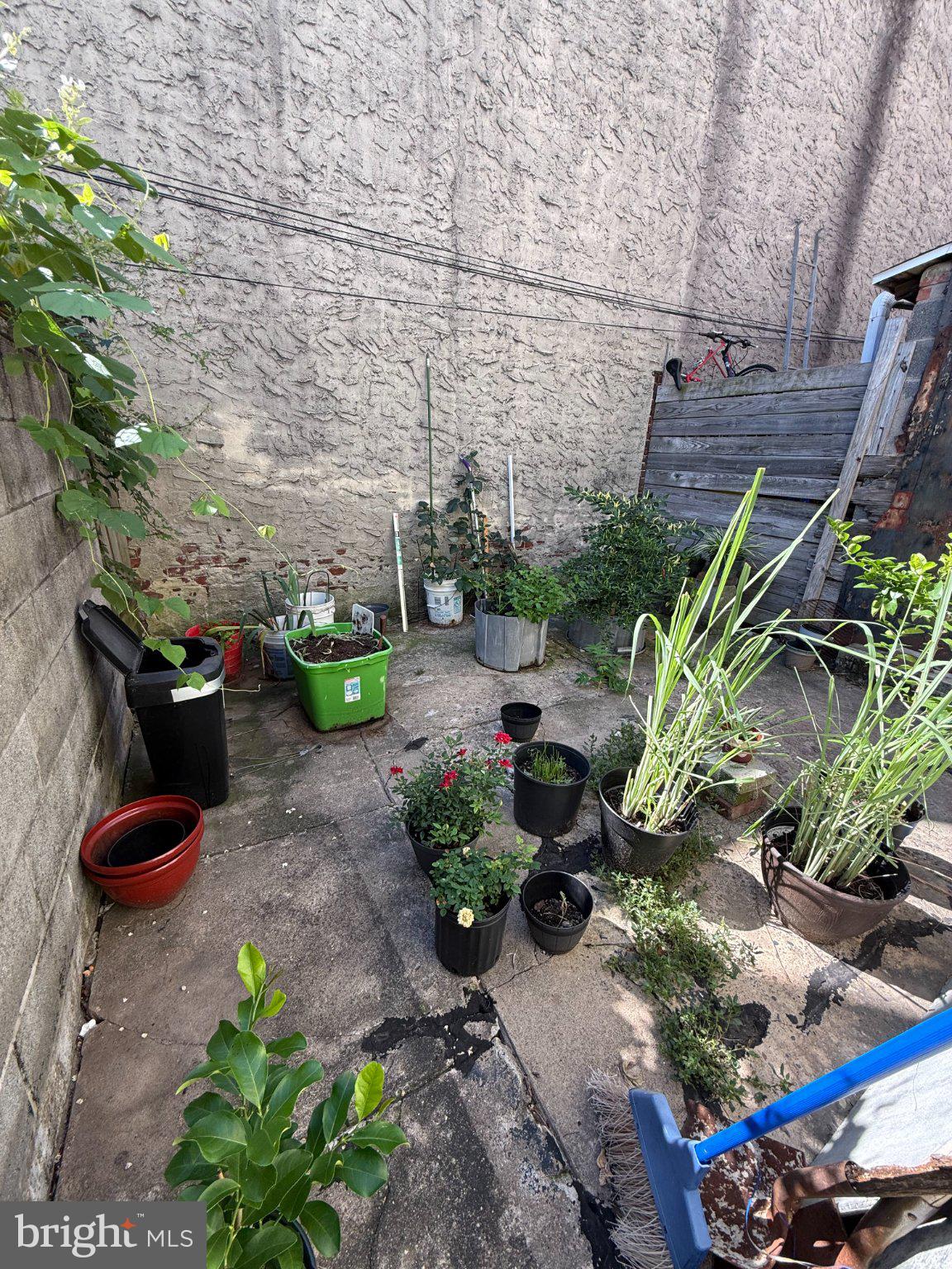 742 W MOYAMENSING AVENUE