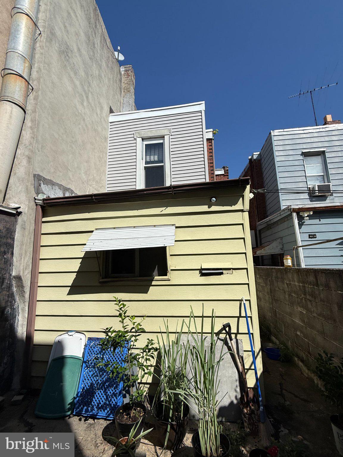742 W MOYAMENSING AVENUE