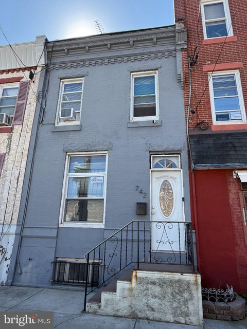 Townhouse For Sale - 742 W Moyamensing Avenue<br/> Philadelphia County, PHILADELPHIA, PA 19148