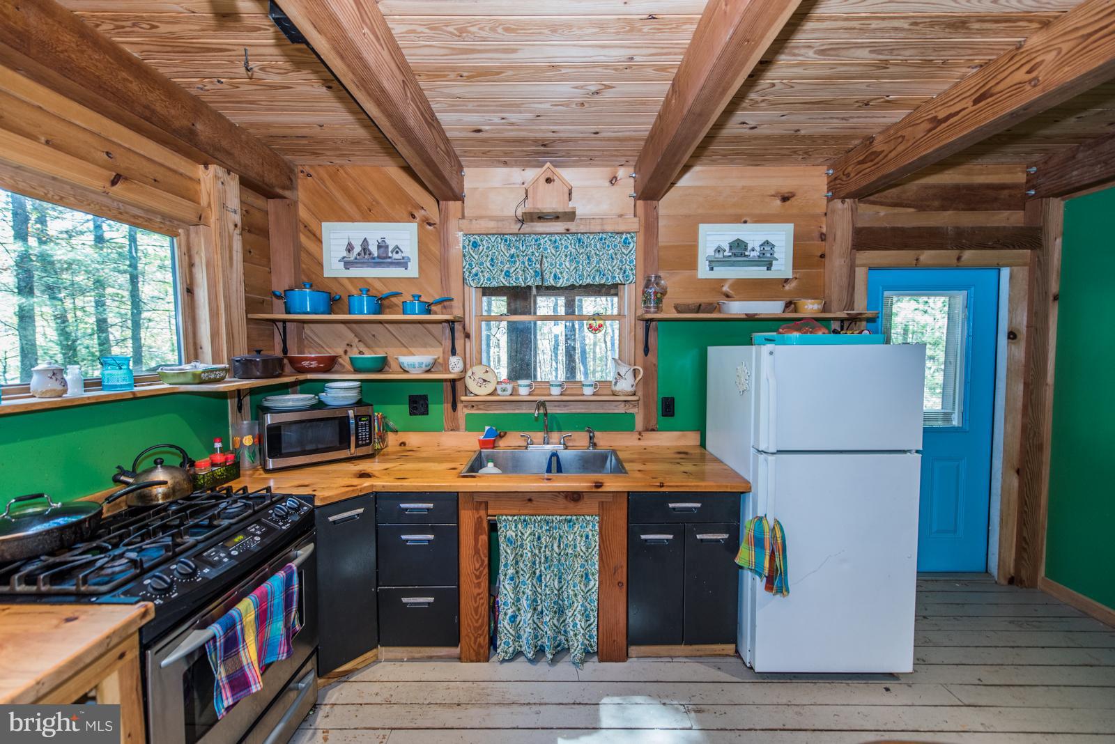 LAKE FERNDALE - Residential