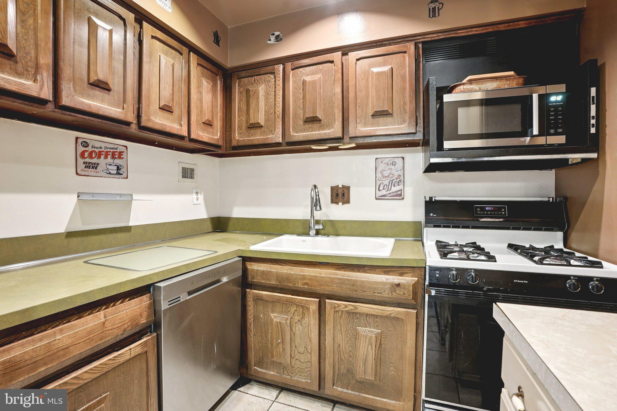 PHILADELPHIA (NORTHEAST) - Residential