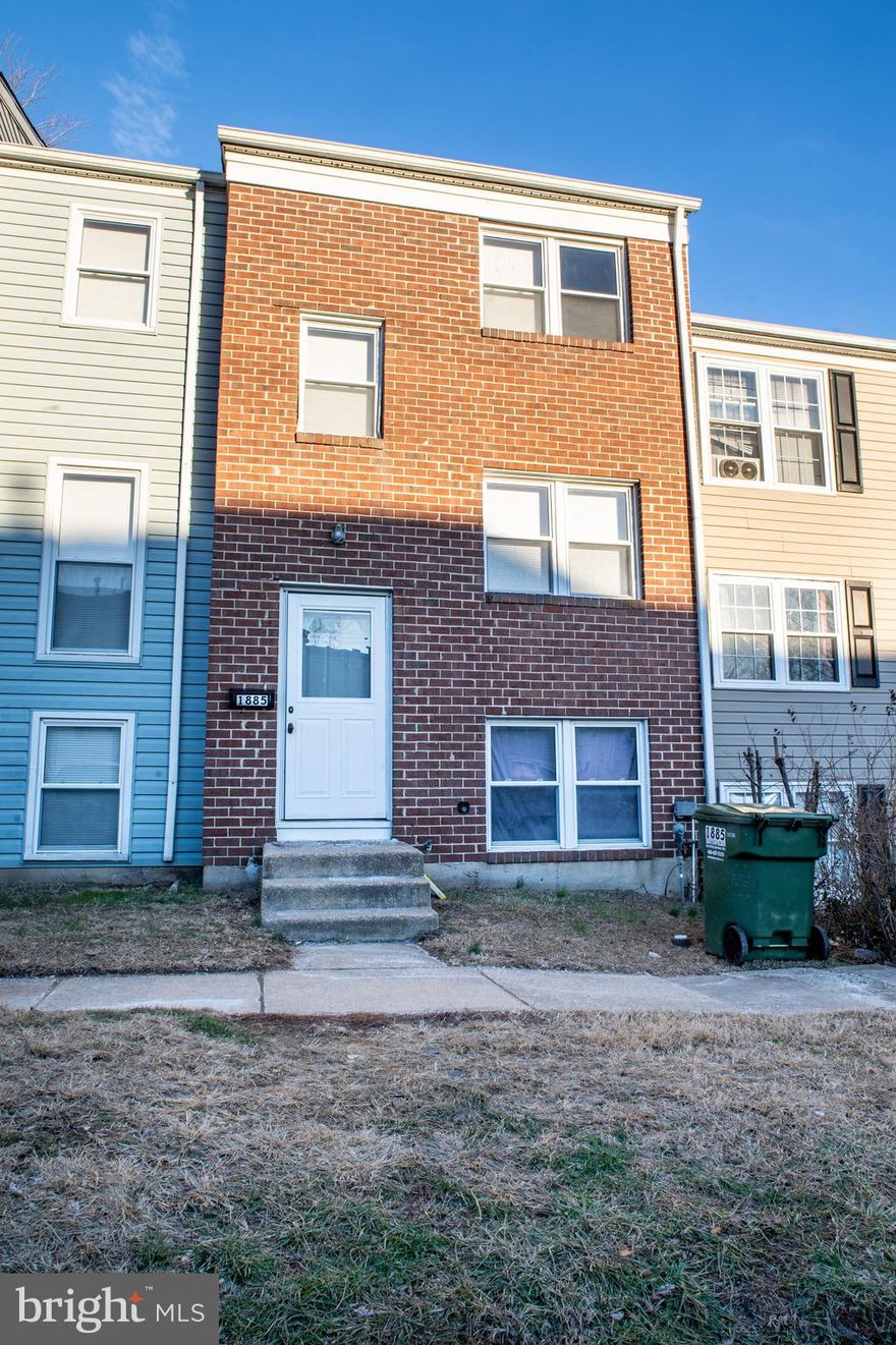 Beautifully remodeled townhome in the heart of Edgewood. Stainless Steel appliances, Granite countertops.  Conveniently located near Edgewater Park, shopping centers and I-95.
Don't miss this great opportunity!

HOA fees to be verified by buyers.