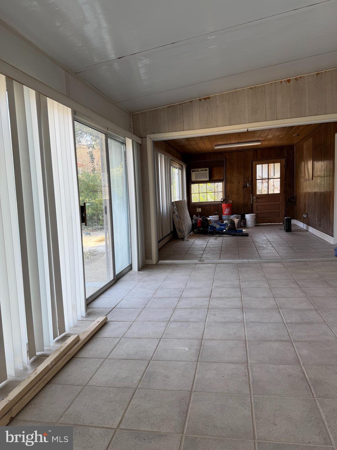 UNIVERSITY HILLS - Residential