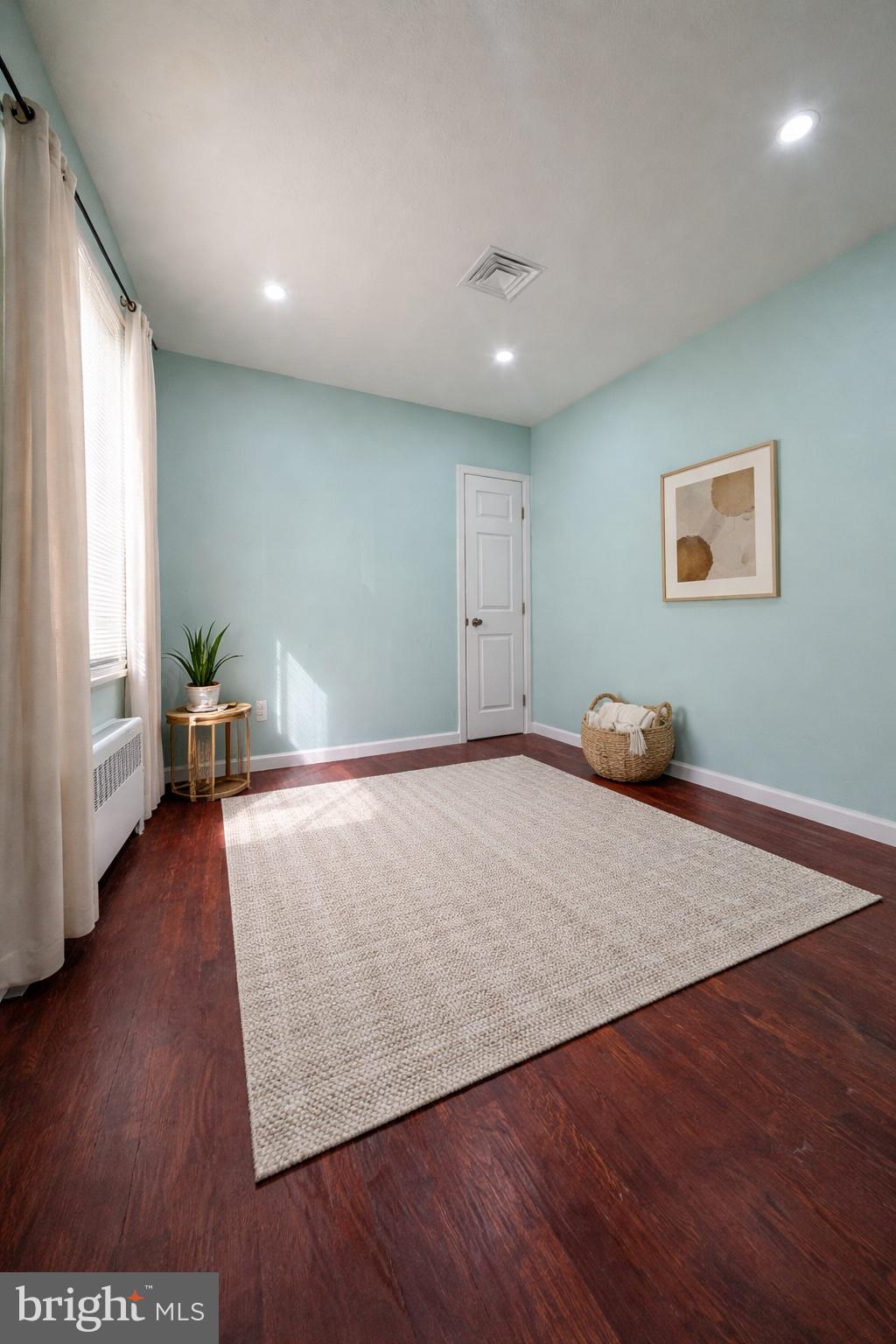 UNIVERSITY HILLS - Residential