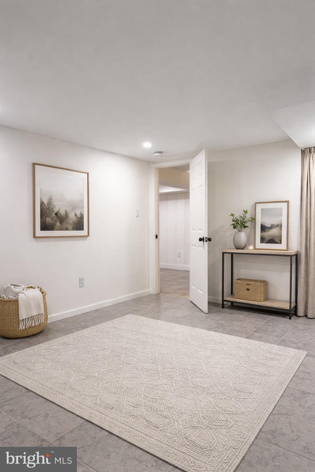 UNIVERSITY HILLS - Residential