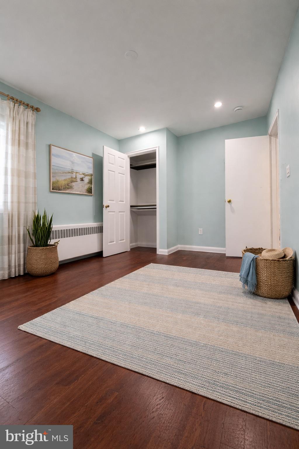 UNIVERSITY HILLS - Residential