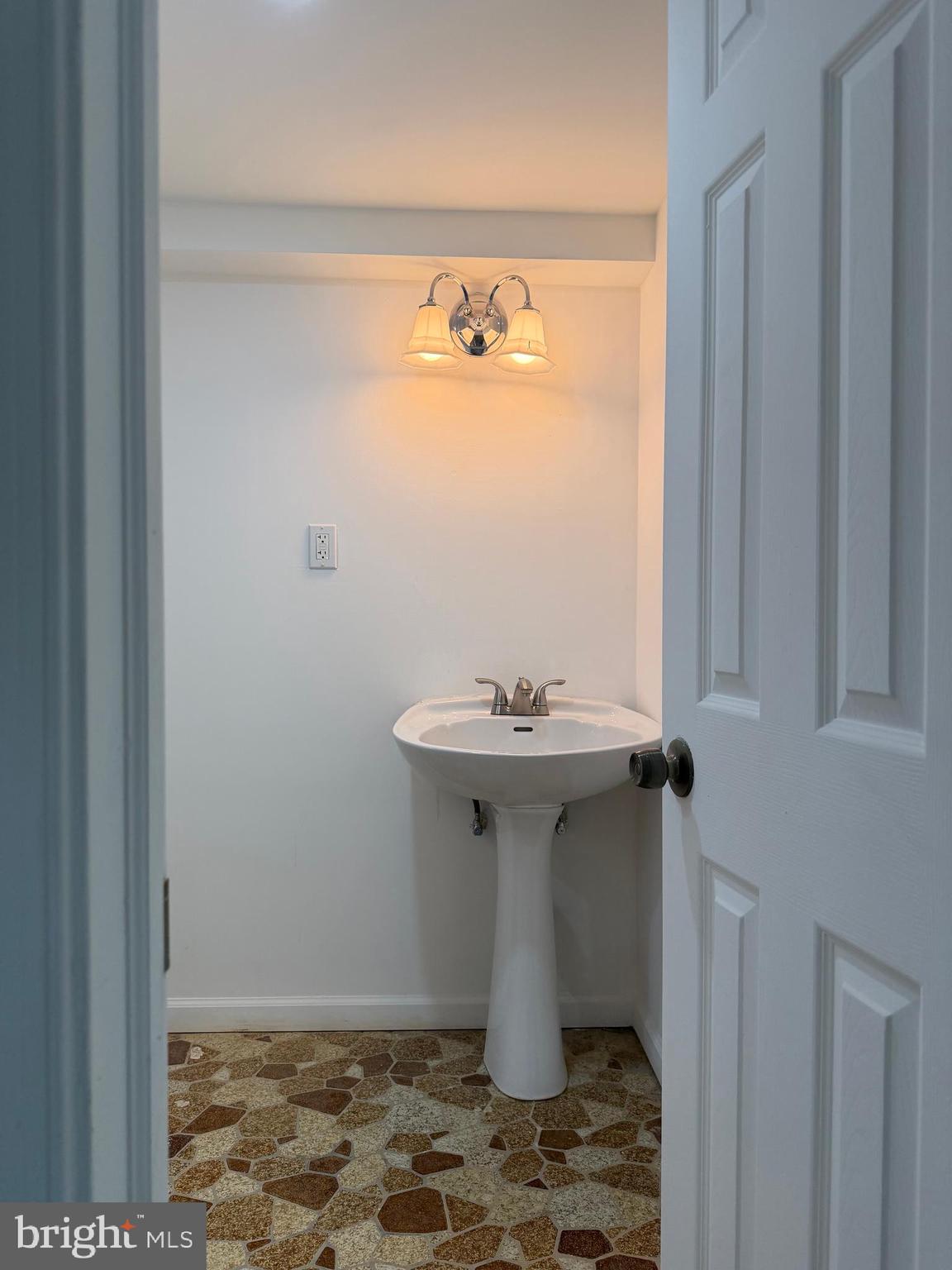 UNIVERSITY HILLS - Residential