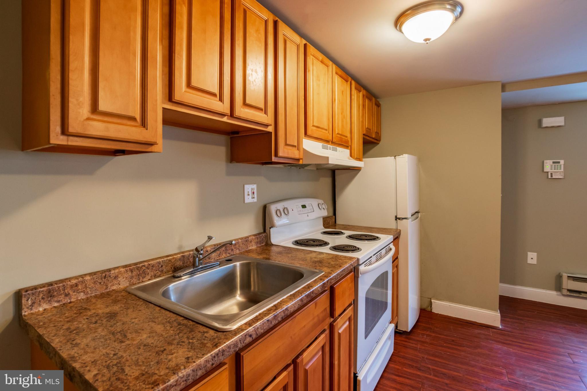 *Available NOW!*
Don’t miss this lower unit at 5774 N 20th St, a recently renovated 2 bedroom, 1 bathroom apartment with updated finishes that is just a short distance from La Salle University! Some notable features of the unit include a spacious open concept living area, wood flooring, central a/c, and in-unit laundry! The adjacent kitchen comes equipped with an electric range, garbage disposal, plenty of cabinet storage, and access to the bathroom/laundry. Heading down the hall you will find both bedrooms; each offering ample closet space and a cozy place to unwind.
Lease Terms: Generally, 1st month, and 1 month security deposit due at, or prior to, lease signing. Other terms may be required by the Landlord, such as last month’s rent upfront. $65 application fee per applicant. Electricity, gas (if applicable), cable/internet, and a $10/mo. technology fee. Water is a flat monthly fee of $75. A $25 service fee, plus the cost of the air filter, will be charged quarterly for routine air filter replacement. Landlord Requirements: Applicants to make 3x the monthly rent in verifiable gross income, credit history to be considered, no evictions within the past 5 years, and must have a verifiable rental history with on-time rental payments. Exceptions to this criteria may exist under the law and will be considered. Cosigners will be considered.
*Price reflects the net effective rent when a 2-week credit is applied at $1,100/mo.
*Sorry, no pets.
*Tenant is responsible for $45/mo alarm fee.