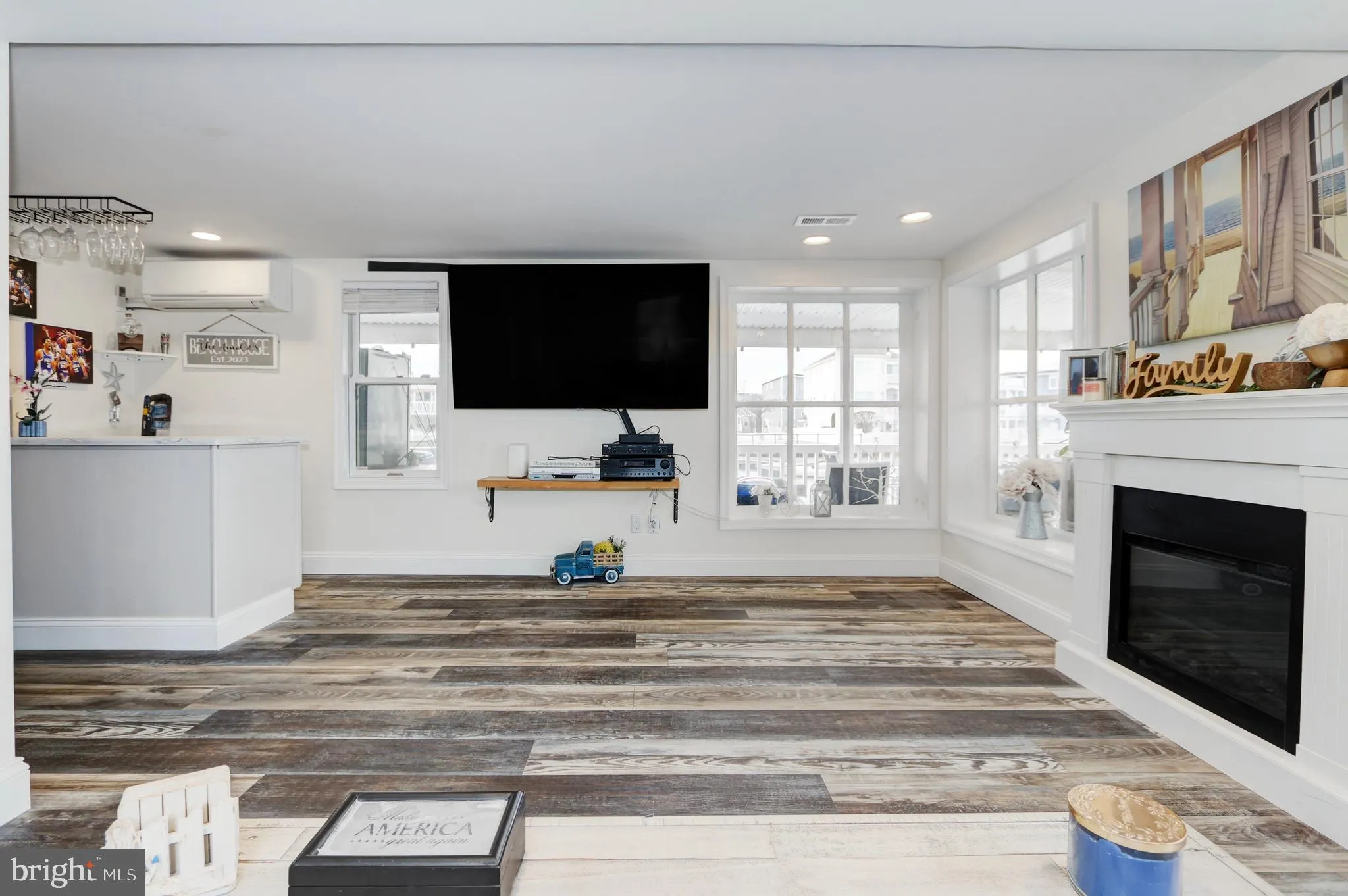 Wildwood, New Jersey 08260, United States, 4 Bedrooms Bedrooms, ,3 BathroomsBathrooms,Residential,Coming Soon,242349