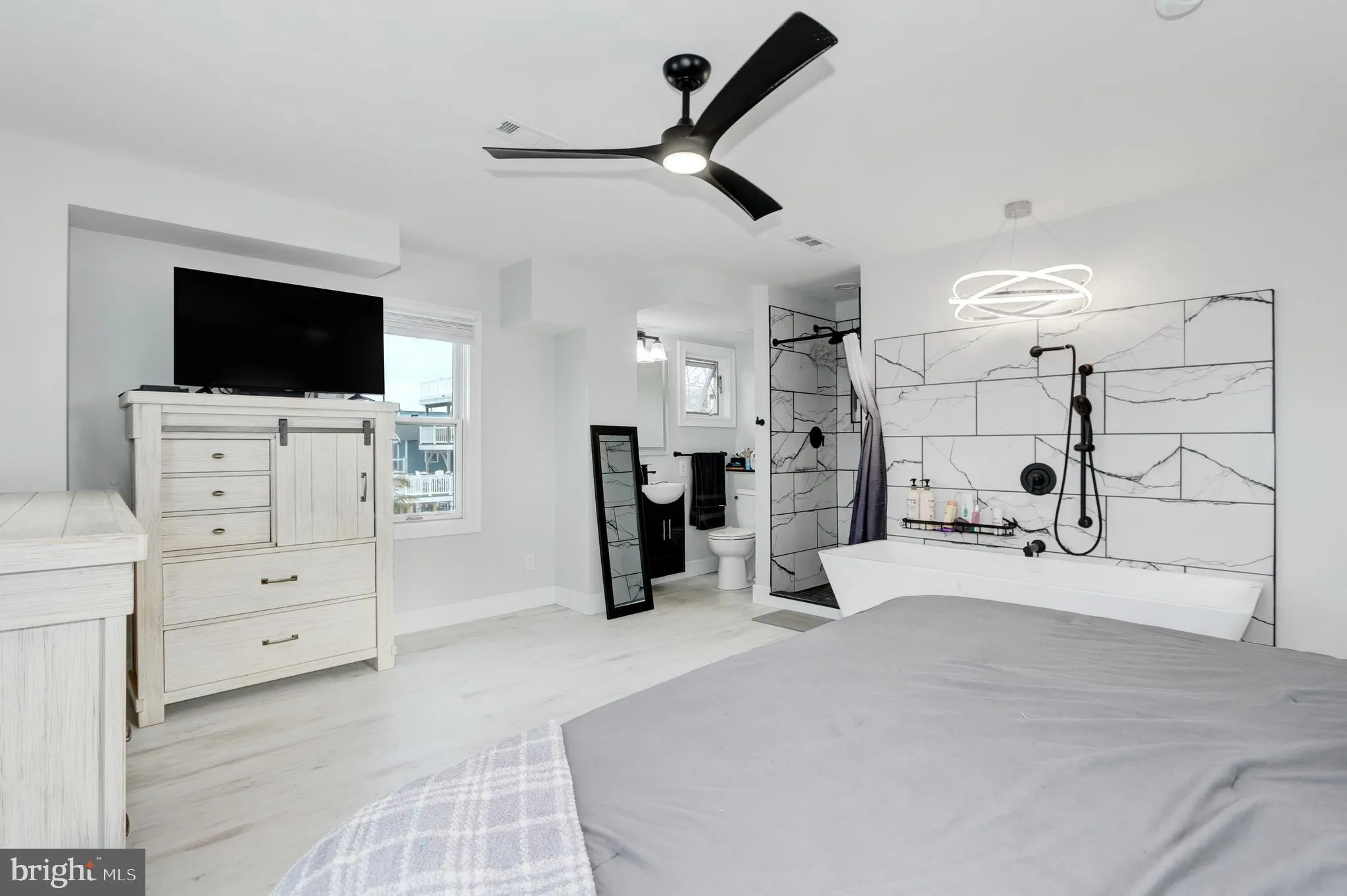 Wildwood, New Jersey 08260, United States, 4 Bedrooms Bedrooms, ,3 BathroomsBathrooms,Residential,Coming Soon,242349