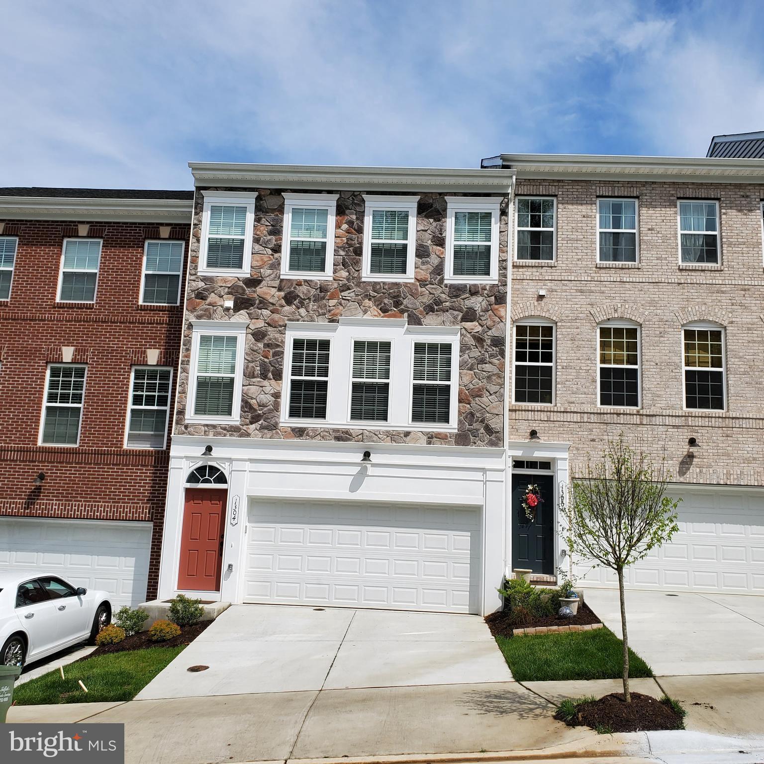 COWAN CROSSING - Residential Lease