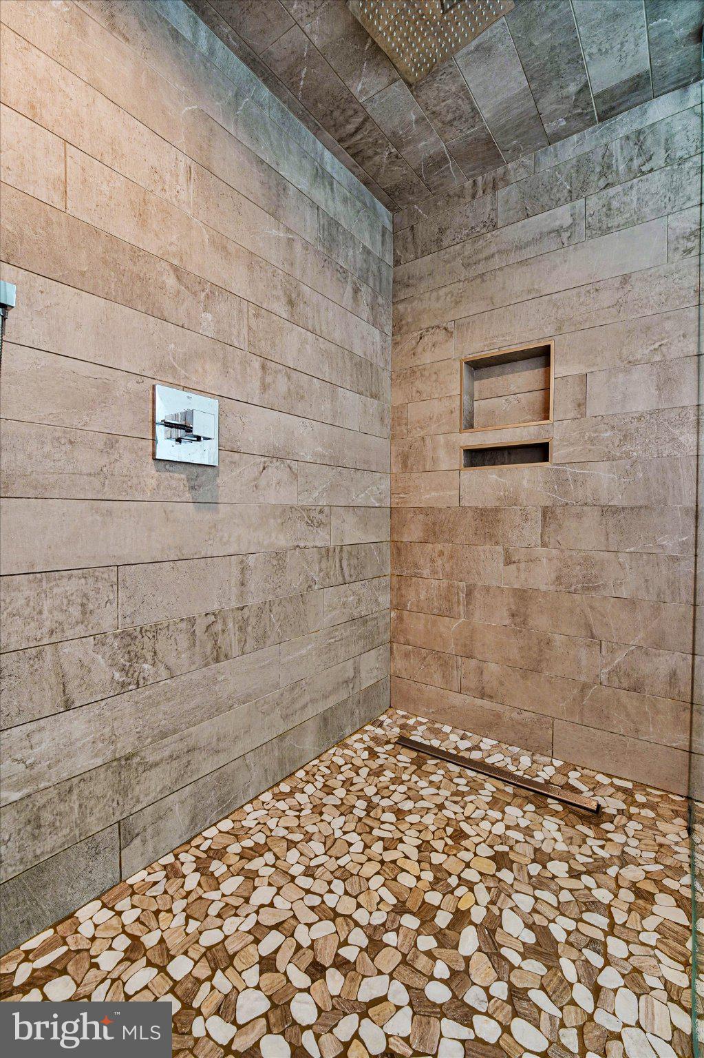 RIVER CLUB - Residential