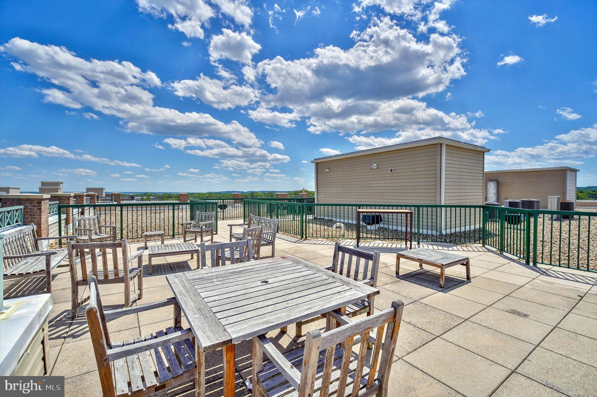 RIVER CLUB - Residential