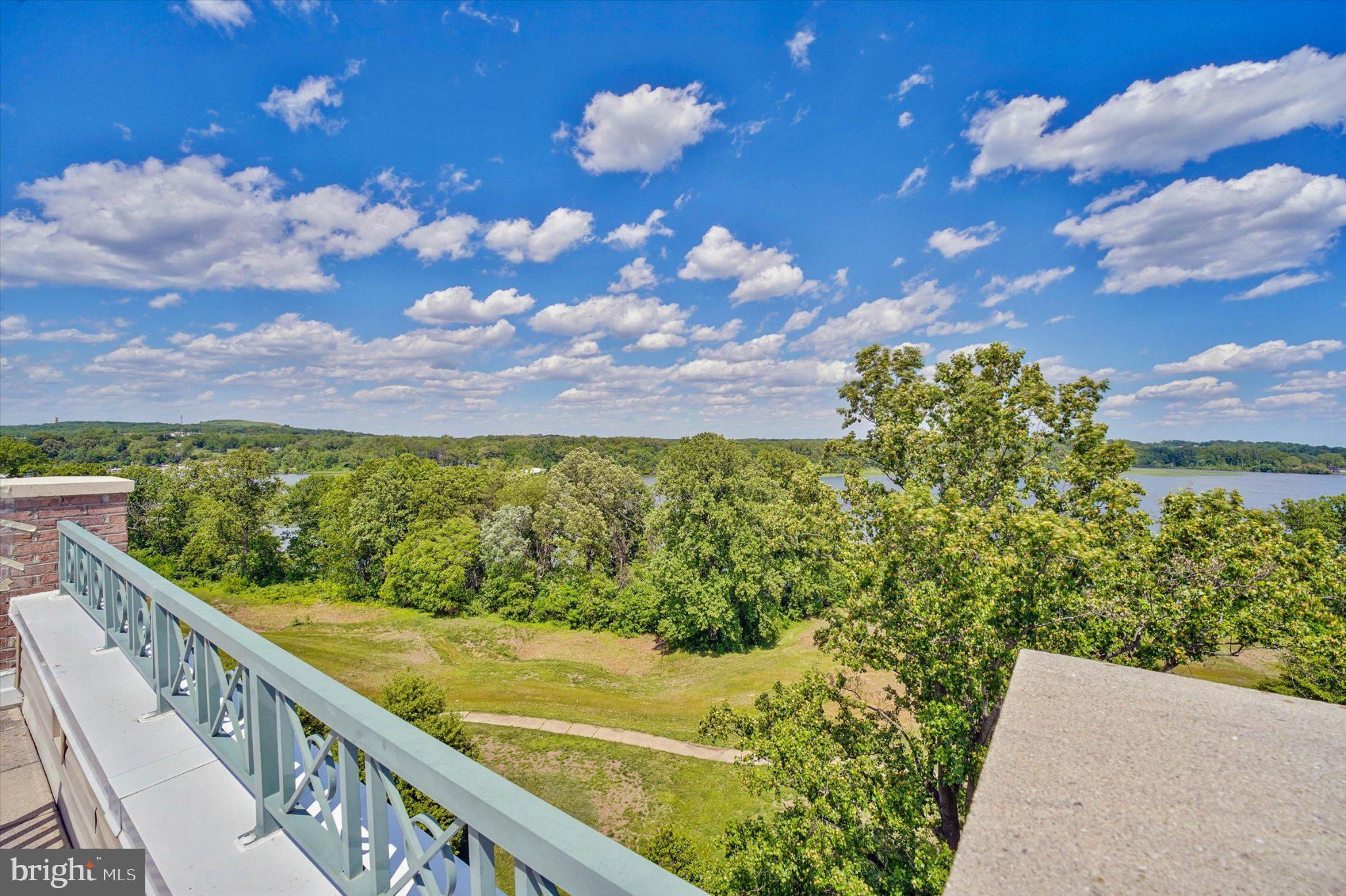 RIVER CLUB - Residential