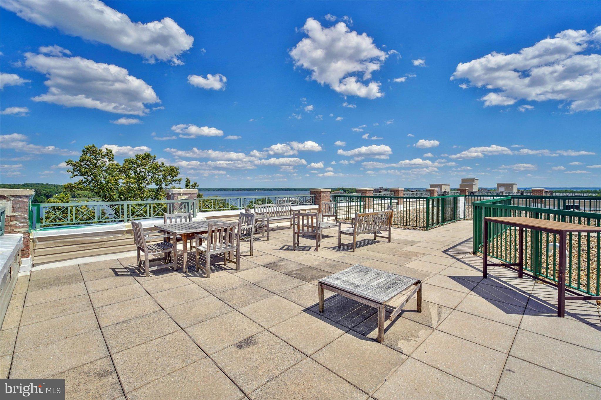 RIVER CLUB - Residential